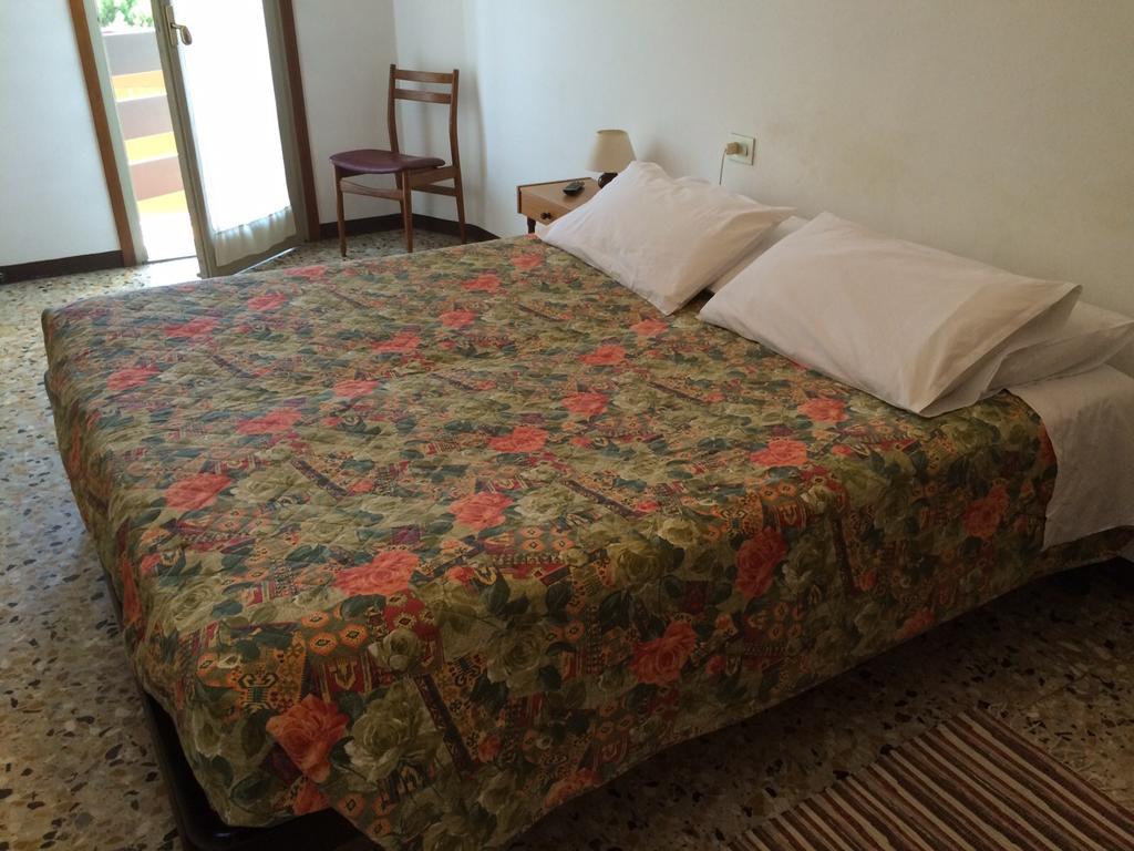 Hotel Aurora Colico Habitación foto